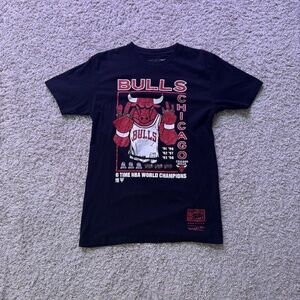 chicago bulls merch tee